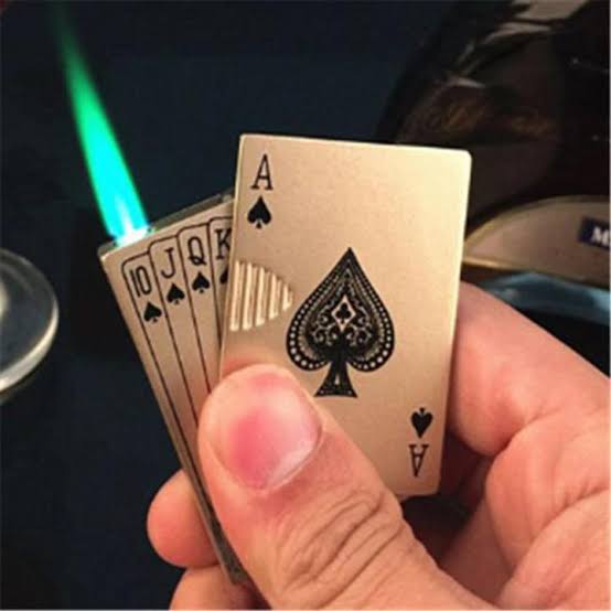 Poker Card Metal Lighter – Stylish Windproof Rechargeable Cigarette Lighter