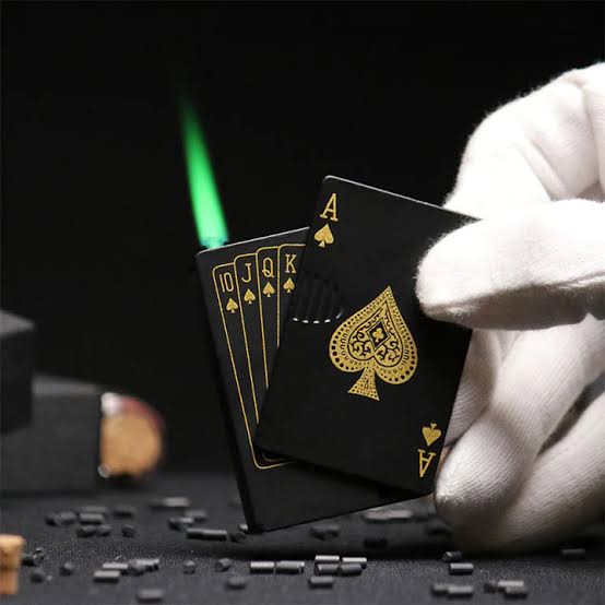 Poker Card Metal Lighter – Stylish Windproof Rechargeable Cigarette Lighter